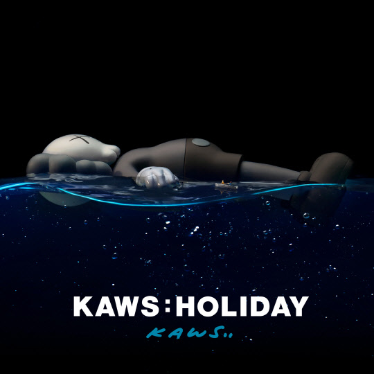 롯데 유통사업부문이 오는 19일부터 한 달간 서울 잠실 석촌호수에 '카우스'의 공공 미술 프로젝트인 '카우스:홀리데이 코리아'를 전시한다고 16일 밝혔다. 사진은 '카우스: 홀리데이'. <롯데쇼핑 제공>